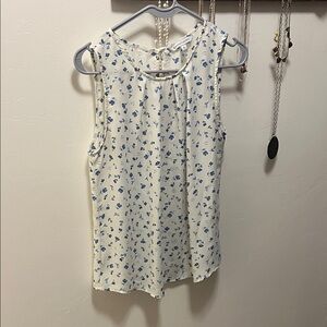 41 Hawthorn White and Blue Sleeveless Blouse